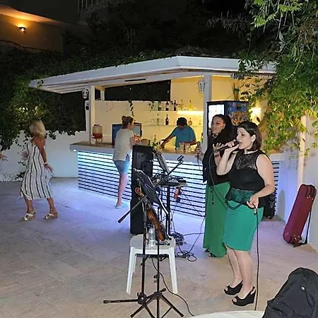 Kaftans By Rrh&r Hotel